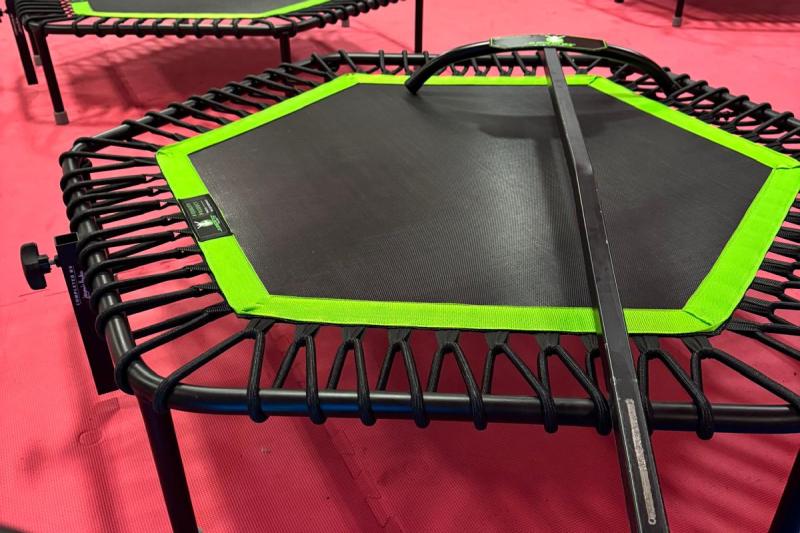 JUMPING-TRAMPOLINY
